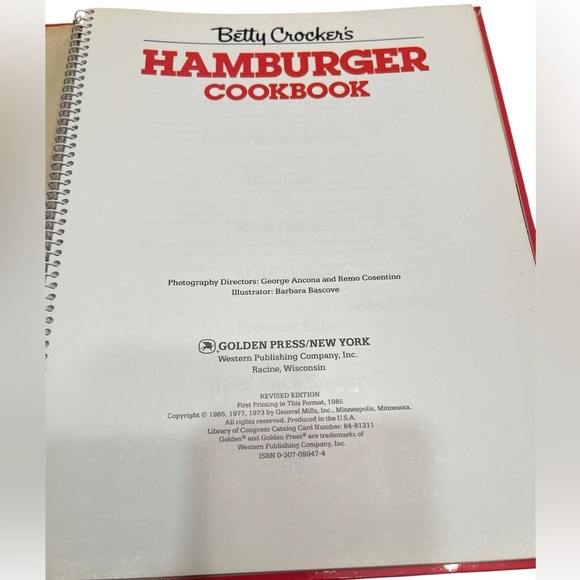 Lot of 2 Vintage Betty Crocker's Cookbooks - 1984 Chicken 1985 Hamburger - Picture 3 of 8